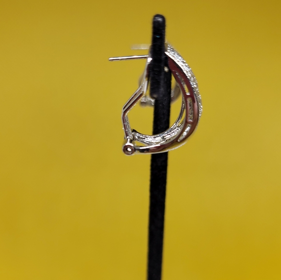 NWOT 18k WGP Diamond Accent Zig Zag Post Clip Earrings - Picture 8 of 8